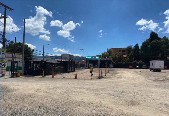 Acceso y superficie del lote