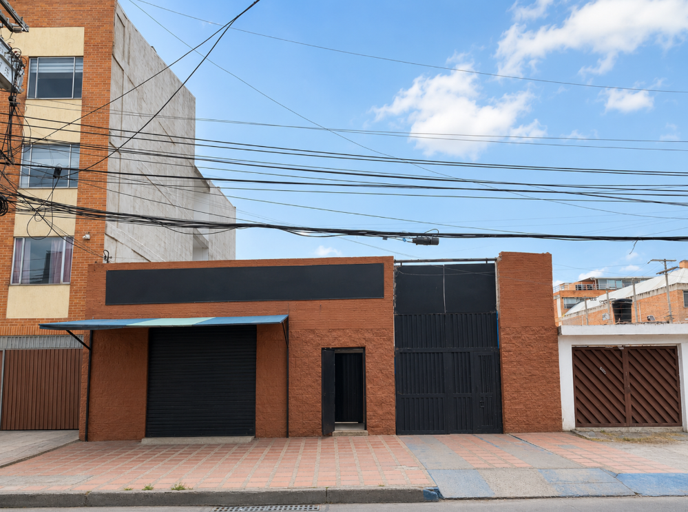 Fachada comercial del inmueble en Toberín